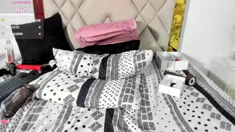 Snapshot of vahiolet_fuentes chatting on February 20, 10:37 pm vahioleth online show from February 20, 10:37 pm