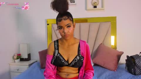 Snapshot of vahiolet_fuentes chatting on October 25, 3:03 am vahioleth online show from October 25, 3:03 am