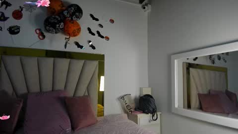 Snapshot of vahiolet_fuentes chatting on October 31, 3:07 am vahioleth online show from October 31, 3:07 am