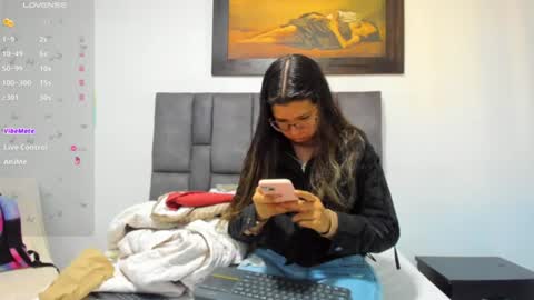 Vahiolet smith online show from July 7, 12:20 pm