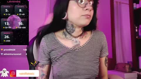 Vainilla Independent model online show from December 4, 5:49 am