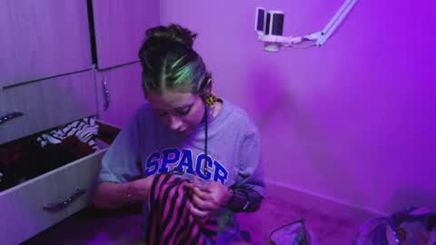 Snapshot of vainilla_l chatting on April 7, 2:45 am Vainilla Independent model online show from April 7, 2:45 am