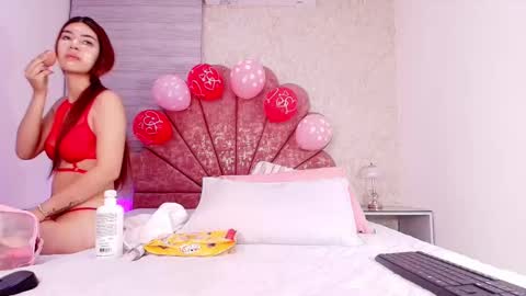 Vaiolet colls online show from February 10, 11:58 am