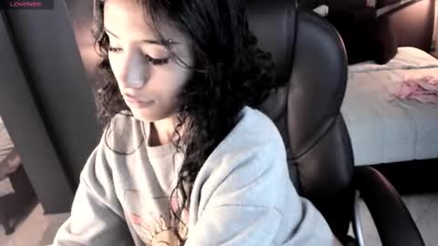 Snapshot of vaiolethsan chatting on February 11, 7:52 pm Vaioleth online show from February 11, 7:52 pm