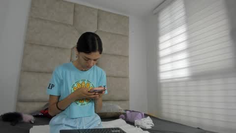 V A I O L E T T  S M I T H online show from September 25, 12:53 pm