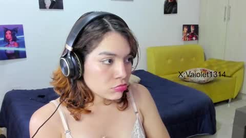 Vaiolet1314 online show from January 15, 11:00 am