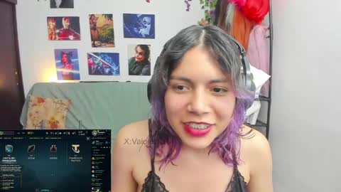 Vaiolet1314 online show from May 24, 3:22 am