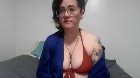 Snapshot of valarieak chatting on October 13, 4:18 pm valarieak online show from October 13, 4:18 pm