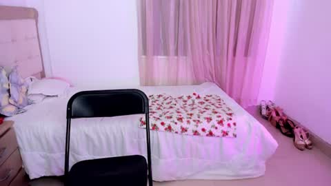 Snapshot of vale_kross chatting on June 20, 3:04 pm HI IM NEW online show from June 20, 3:04 pm
