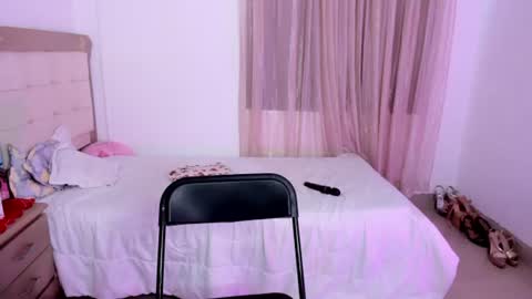 Snapshot of vale_kross chatting on June 25, 6:23 pm HI IM NEW online show from June 25, 6:23 pm