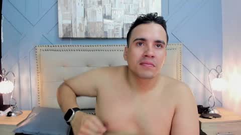 Snapshot of vale_n_matt chatting on December 6, 3:41 am Samantha y Matt online show from December 6, 3:41 am