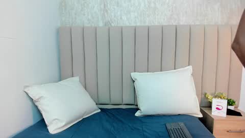 Snapshot of vale_n_matt chatting on December 27, 3:53 am Samantha y Matt online show from December 27, 3:53 am