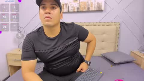 Snapshot of vale_n_matt chatting on September 10, 4:12 am Samantha y Matt online show from September 10, 4:12 am