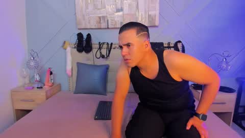 Snapshot of vale_n_matt chatting on September 12, 4:34 am Samantha y Matt online show from September 12, 4:34 am