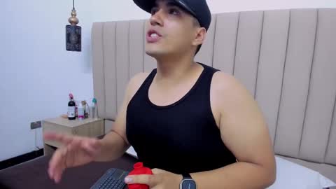 Snapshot of vale_n_matt chatting on September 26, 3:32 am Samantha y Matt online show from September 26, 3:32 am