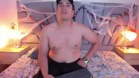 Snapshot of vale_n_matt chatting on October 21, 3:40 am Samantha y Matt online show from October 21, 3:40 am