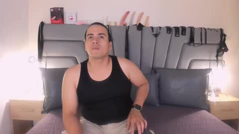 Snapshot of vale_n_matt chatting on November 19, 3:39 am Samantha y Matt online show from November 19, 3:39 am