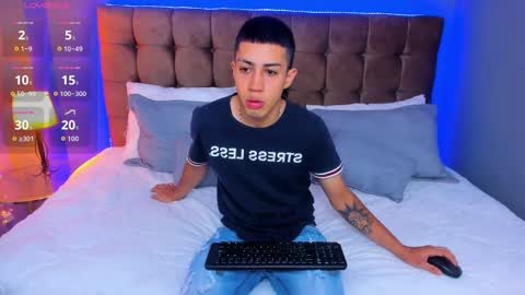 valen_and_dollar online show from September 13, 7:57 pm