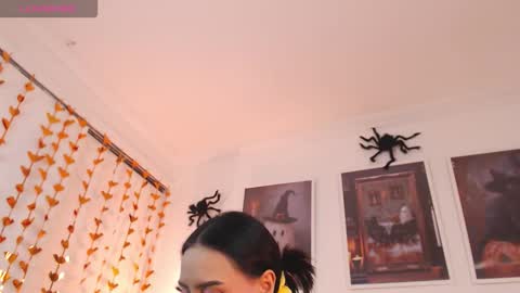 Snapshot of valen_ross_ chatting on October 9, 9:35 pm valentina Rossi 3 online show from October 9, 9:35 pm