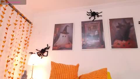 Snapshot of valen_ross_ chatting on October 10, 11:59 pm valentina Rossi 3 online show from October 10, 11:59 pm