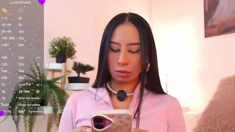 Snapshot of valen_ross_ chatting on November 24, 9:47 pm valentina Rossi 3 online show from November 24, 9:47 pm