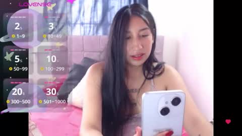 Snapshot of valen_tina33 chatting on December 17, 4:57 pm Valentina online show from December 17, 4:57 pm