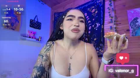 Snapshot of valenor_ chatting on November 18, 2:06 am valentina online show from November 18, 2:06 am