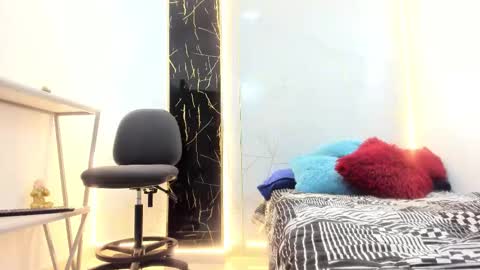 Snapshot of valentin_lux chatting on March 17, 3:22 am VALENTIN online show from March 17, 3:22 am