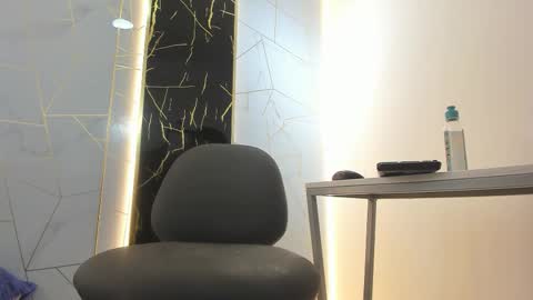 Snapshot of valentin_lux chatting on March 21, 8:19 am VALENTIN online show from March 21, 8:19 am