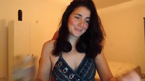 Snapshot of valentina187 chatting on December 4, 12:19 am Valentina online show from December 4, 12:19 am
