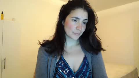 Snapshot of valentina187 chatting on December 7, 12:35 pm Valentina online show from December 7, 12:35 pm