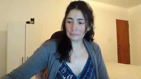 Snapshot of valentina187 chatting on December 15, 10:39 am Valentina online show from December 15, 10:39 am