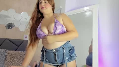 Snapshot of valentina_diiaz chatting on September 20, 2:29 pm Velentina  online show from September 20, 2:29 pm