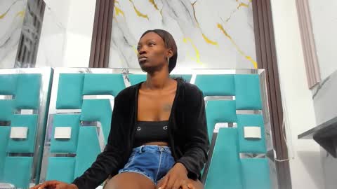 Snapshot of valentina_eboni chatting on December 4, 12:03 pm Sharon online show from December 4, 12:03 pm