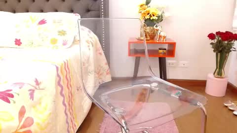 Valen Ferrer online show from February 15, 11:25 pm