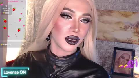 Amanda online show from November 20, 6:51 pm