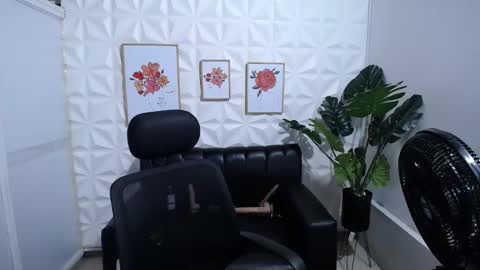 Valentina  online show from January 19, 1:43 am