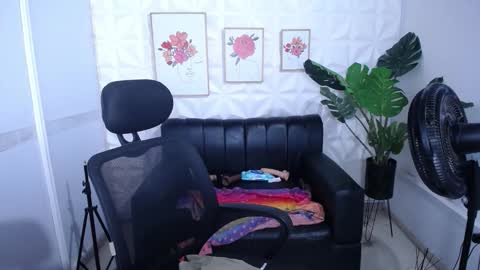 Valentina  online show from October 25, 8:00 am