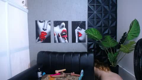 Snapshot of valentina_mature chatting on April 9, 7:52 pm Valentina online show from April 9, 7:52 pm
