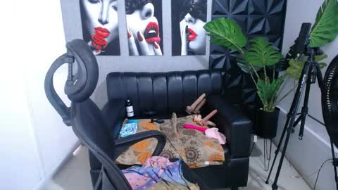Snapshot of valentina_mature chatting on April 10, 8:46 pm Valentina online show from April 10, 8:46 pm