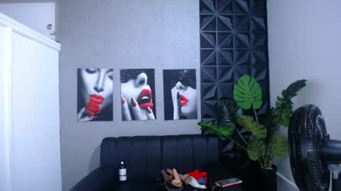 Snapshot of valentina_mature chatting on June 15, 12:13 am Valentina online show from June 15, 12:13 am