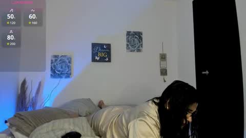 Snapshot of valentina_owens chatting on November 25, 7:58 pm valentina_owens online show from November 25, 7:58 pm