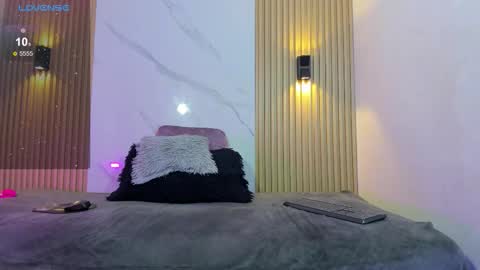 valentinaliux_ online show from February 18, 11:28 am