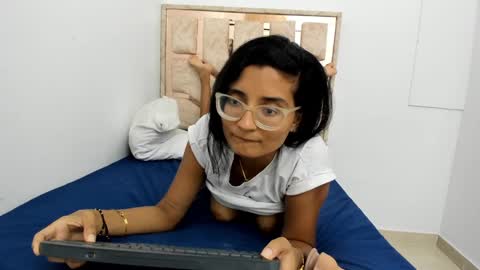 Snapshot of valentinalov chatting on December 17, 4:00 pm Valentina online show from December 17, 4:00 pm