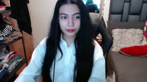 valentinasmith18 online show from February 2, 5:44 pm