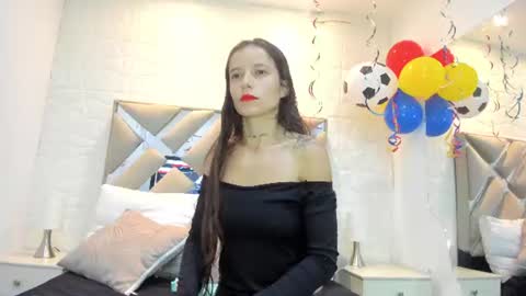 Snapshot of valentinasu_ chatting on June 18, 11:58 am VALENTINA online show from June 18, 11:58 am
