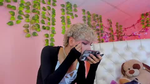 Snapshot of valentinee_xo chatting on May 31, 4:31 am valentinee_xo online show from May 31, 4:31 am