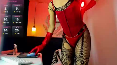 Snapshot of valentinee_xo chatting on June 10, 6:01 am valentinee_xo online show from June 10, 6:01 am