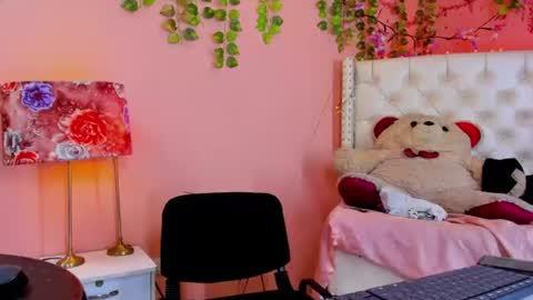 valentinee_xo online show from June 19, 5:45 am
