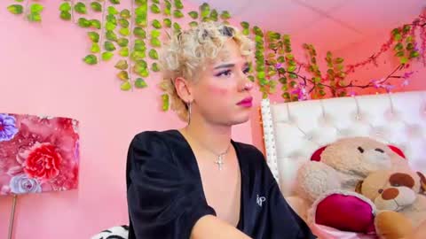 valentinee_xo online show from July 4, 12:11 pm